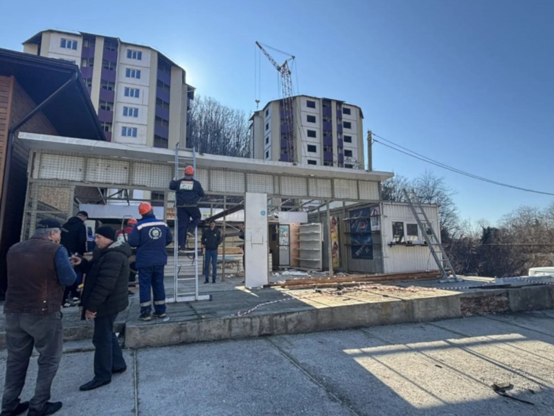 В Туапсинском округе продолжается снос незаконных строений 