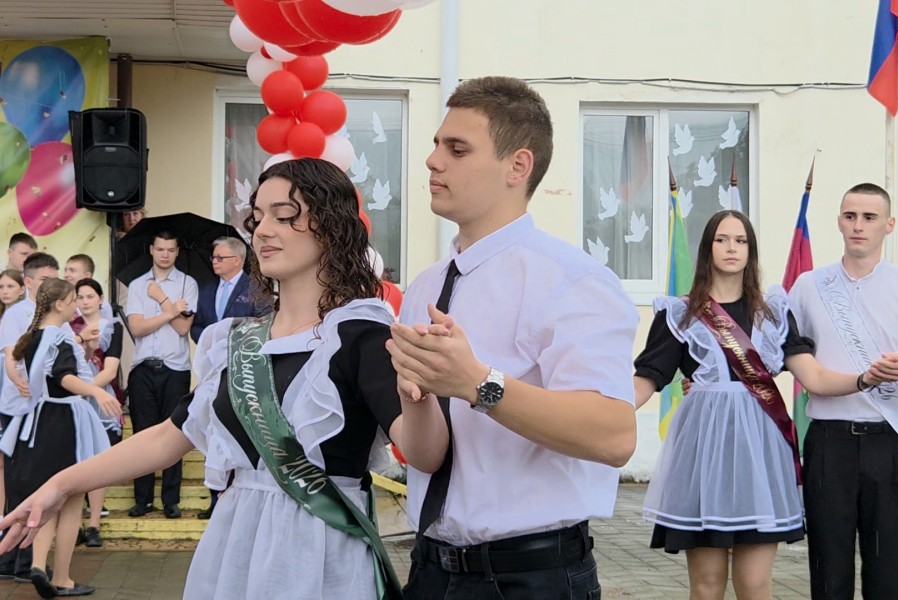 В школах Туапсинского округа прозвенели последние звонки