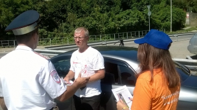 Ребята из молодежных организаций Туапсинского района вместе с автоинспекторами призывали водителей отдыхать в пути