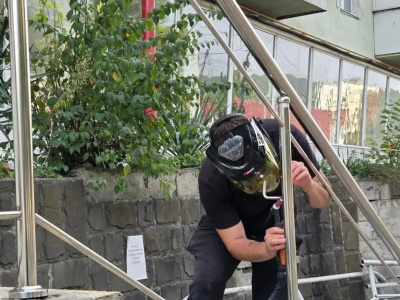 В туапсинской поликлинике ремонтируют входную группу