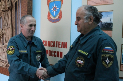 Многодетному пожарному Туапсинского района вручили денежную премию от МЧС Кубани