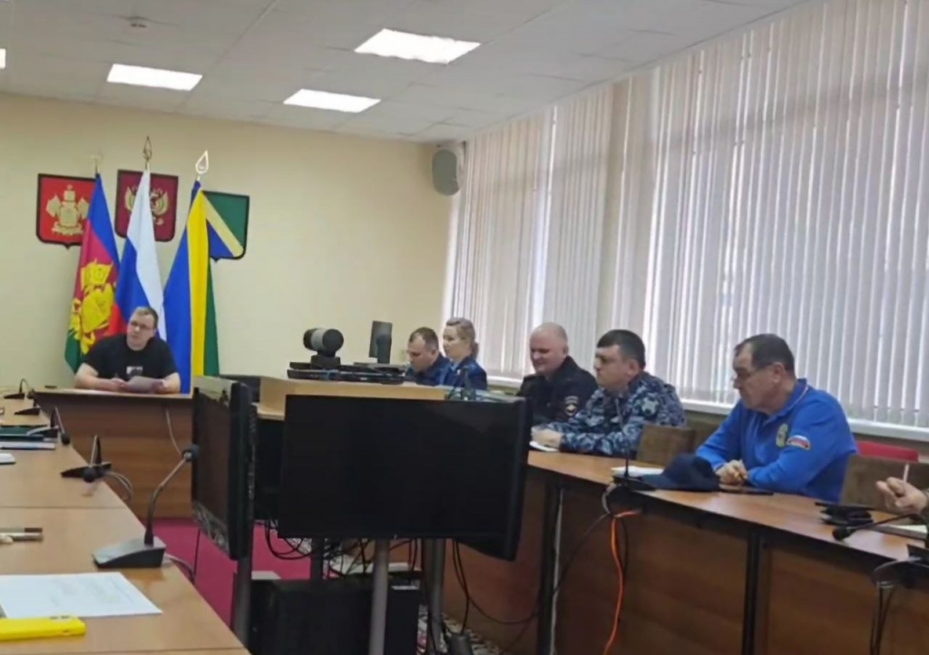 Глава Туапсинского округа провел заседание комиссии по чрезвычайным ситуациям