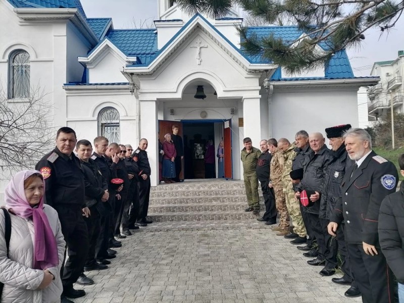 Казаки Туапсинского округа приняли участие в богослужениях, которые провёл правящий архиерей