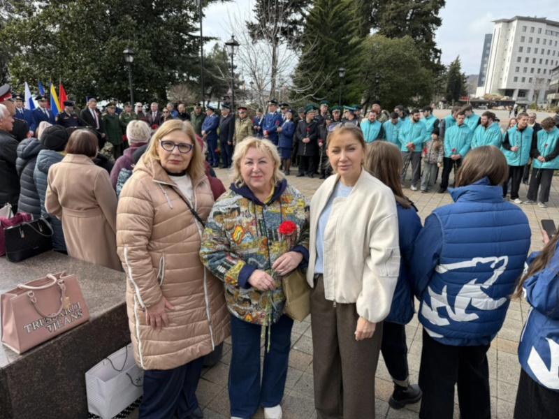 24 февраля члены территориальной избирательной комиссии  Туапсинская городская приняли участие в митинге памяти, посвященном годовщине начала специальной военной операции