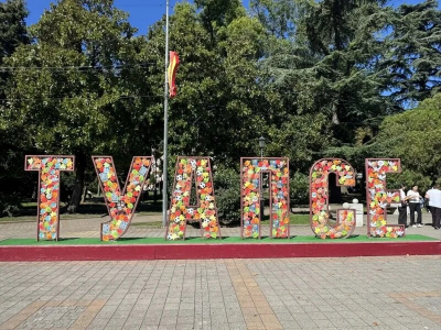Арт-объект Туапсе облачился в осенний наряд